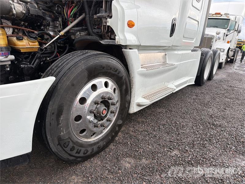 Freightliner 6x4 Tractocamion con Dormitorio / T/A Sleeper Truc Vilcēji