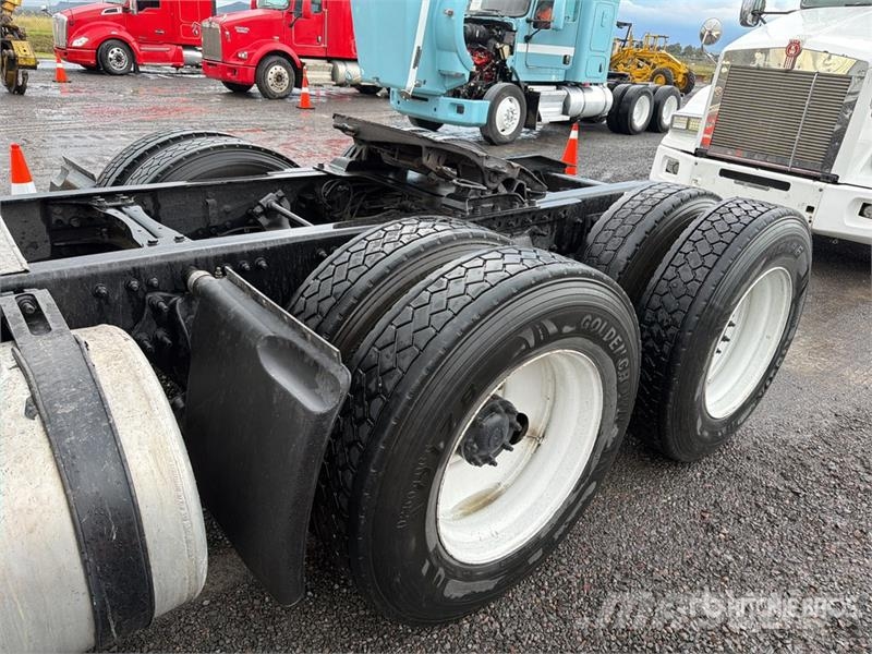 Freightliner 6x4 Tractocamion con Dormitorio / T/A Sleeper Truc Vilcēji