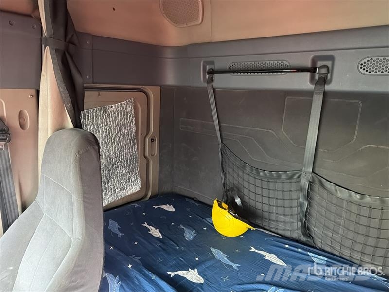 Freightliner 6x4 Tractocamion con Dormitorio / T/A Sleeper Truc Vilcēji