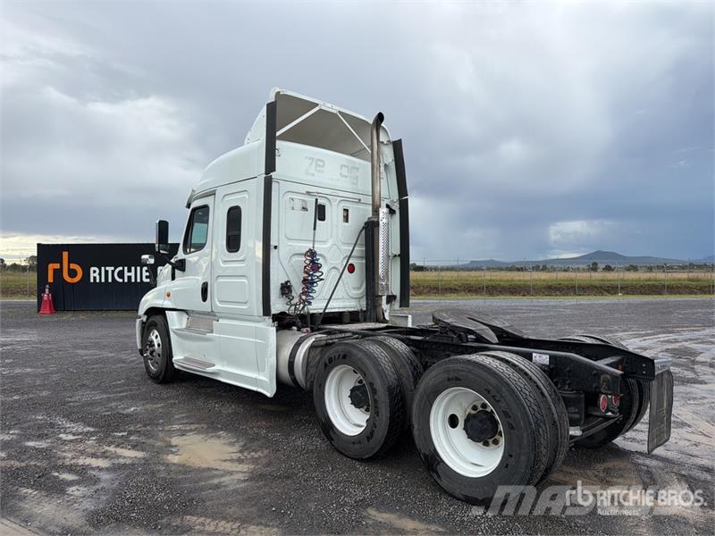 Freightliner 6x4 Tractocamion con Dormitorio / T/A Sleeper Truc Vilcēji
