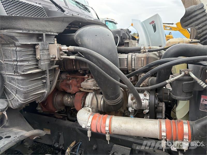 Freightliner 6x4 Tractocamion con Dormitorio / T/A Sleeper Truc Vilcēji