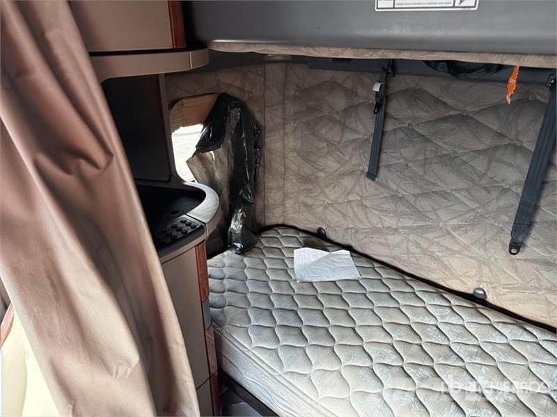 Freightliner Cascadia 125 6x4 Tractocamion con Dormitorio / T/A Седельные тягачи