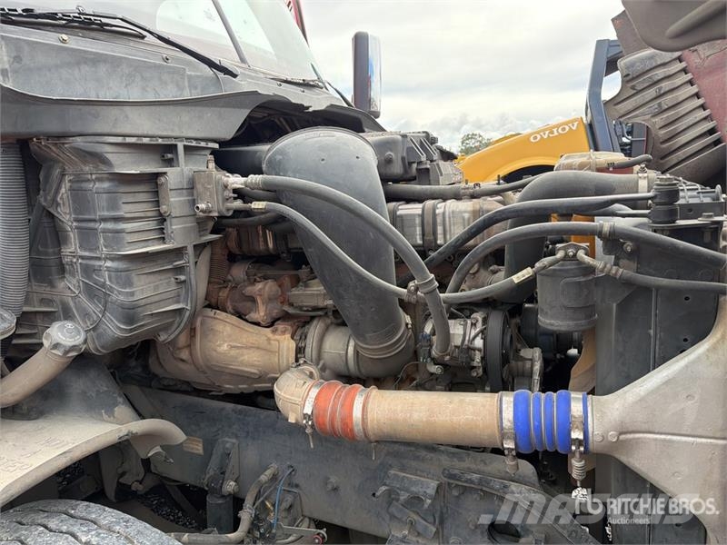 Freightliner Cascadia 125 6x4 Tractocamion con Dormitorio / T/A Nyergesvontatók