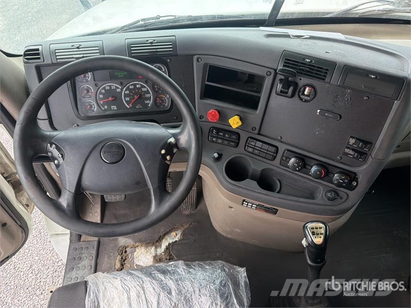 Freightliner Cascadia 125 6x4 Tractocamion con Dormitorio / T/A Tracteur routier