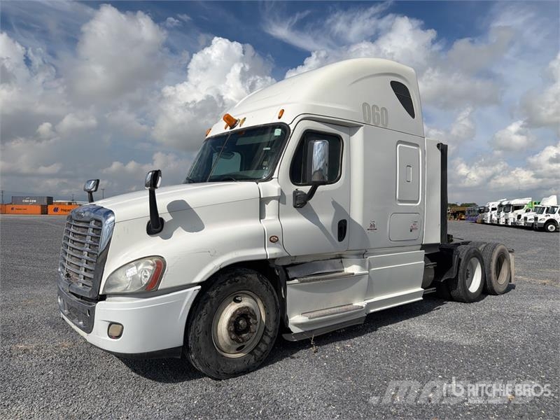 Freightliner Cascadia 125 6x4 Tractocamion con Dormitorio / T/A Sattelzugmaschinen