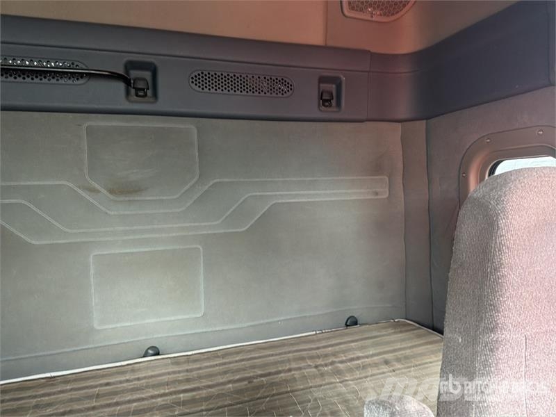 Freightliner Cascadia 125 6x4 Tractocamion con Dormitorio (INOP Traktorske jedinice