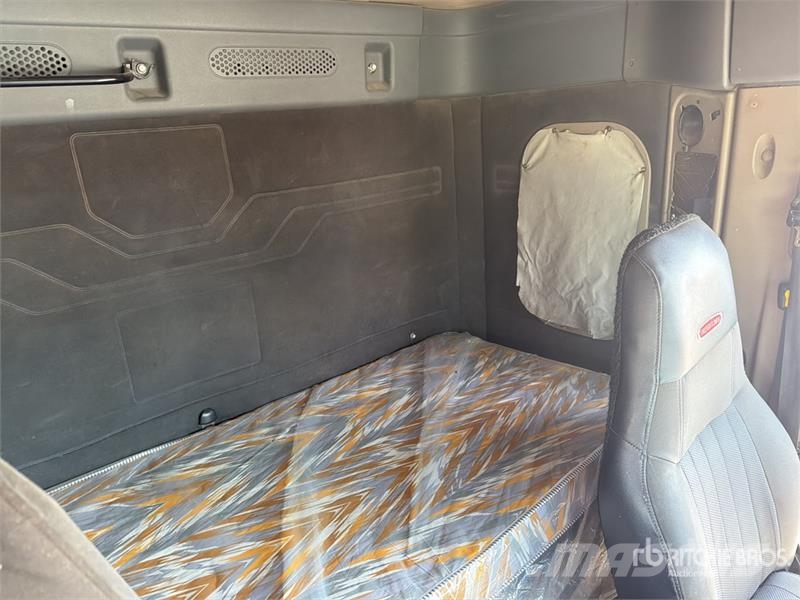 Freightliner Cascadia 125 6x4 Tractocamion con Dormitorio / T/A Cabezas tractoras