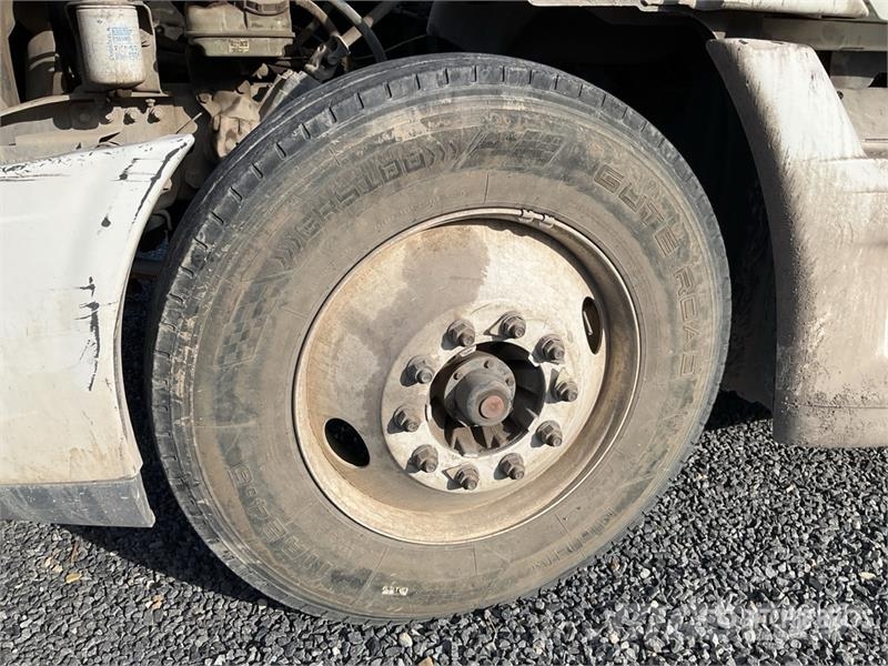 Freightliner Cascadia 6x4 Tractocamion con Dormitorio / T/A Sle Cabezas tractoras