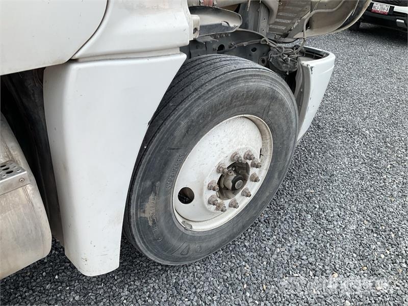 Freightliner Cascadia 125 6x4 Tractocamion con Dormitorio / T/A Motrici e Trattori Stradali