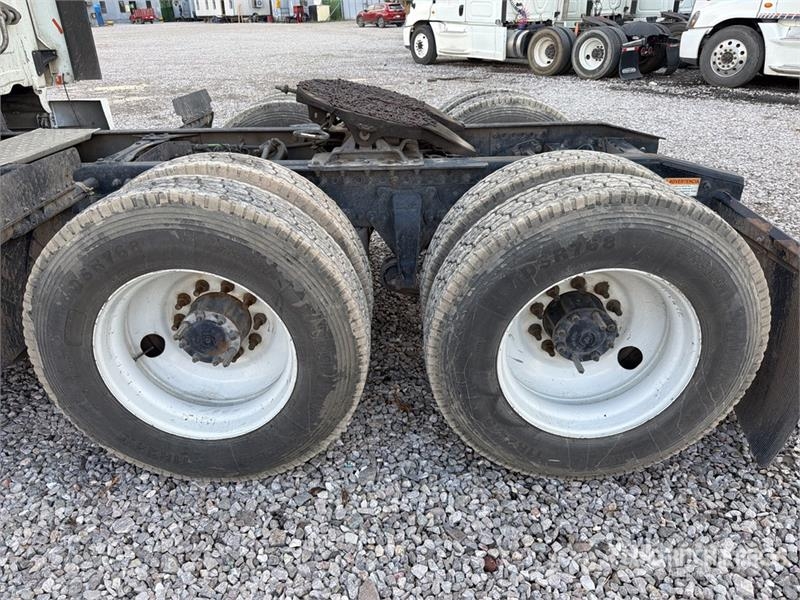 Freightliner Cascadia 125 6x4 Tractocamion con Dormitorio / T/A Cabezas tractoras