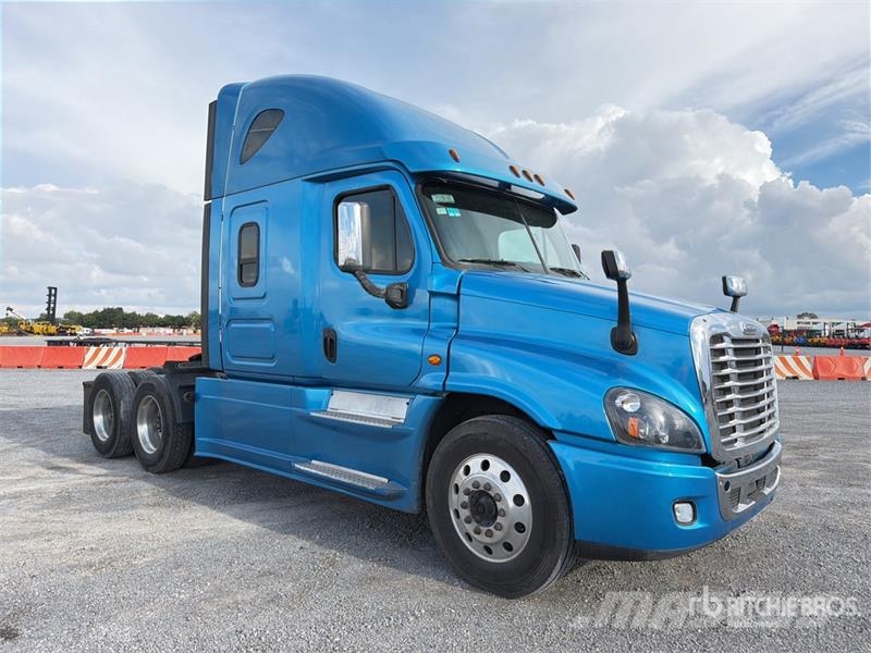 Freightliner Cascadia 125 6x4 Tractocamion con Dormitorio / T/A Nyergesvontatók