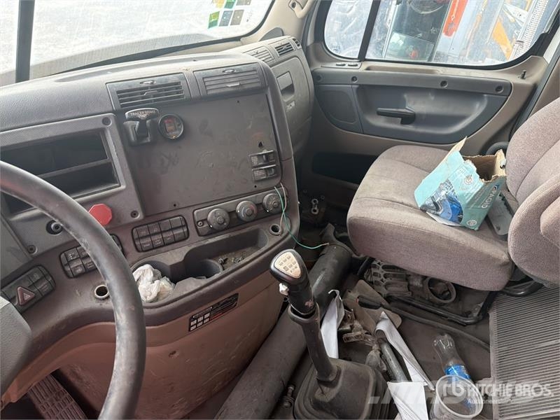 Freightliner Cascadia 125 6x4 Tractocamion con Dormitorio (SOLO Vilcēji