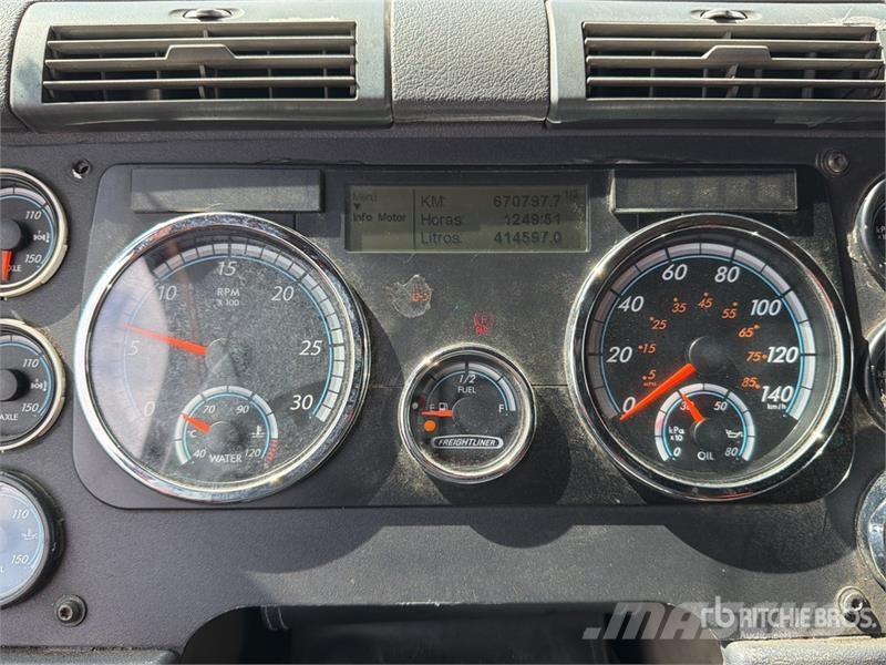 Freightliner Cascadia 125 6x4 Tractocamion con Dormitorio / T/A Тягачі