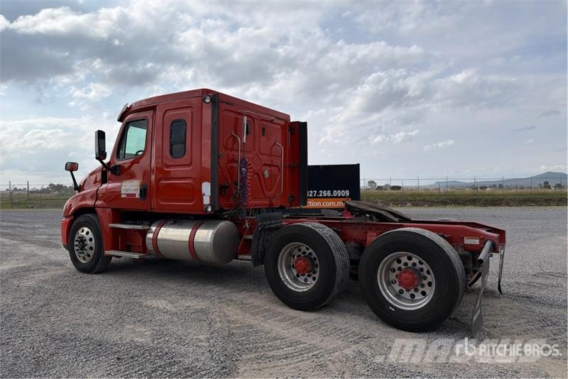 Freightliner Cascadia 125 6x4 Tractocamion con Dormitorio / T/A Motrici e Trattori Stradali
