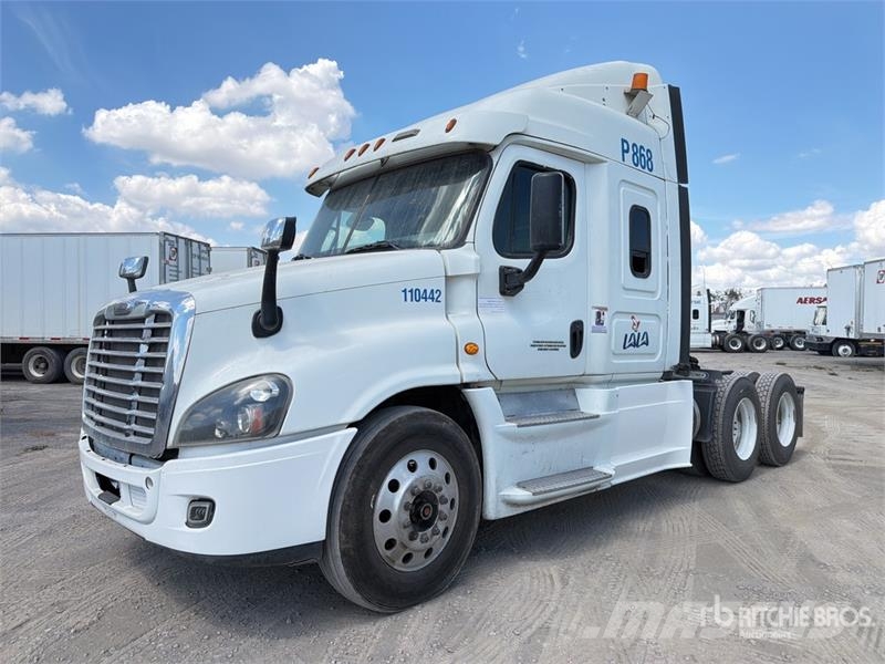 Freightliner Cascadia 125 6x4 Tractocamion con Dormitorio / T/A Cabezas tractoras