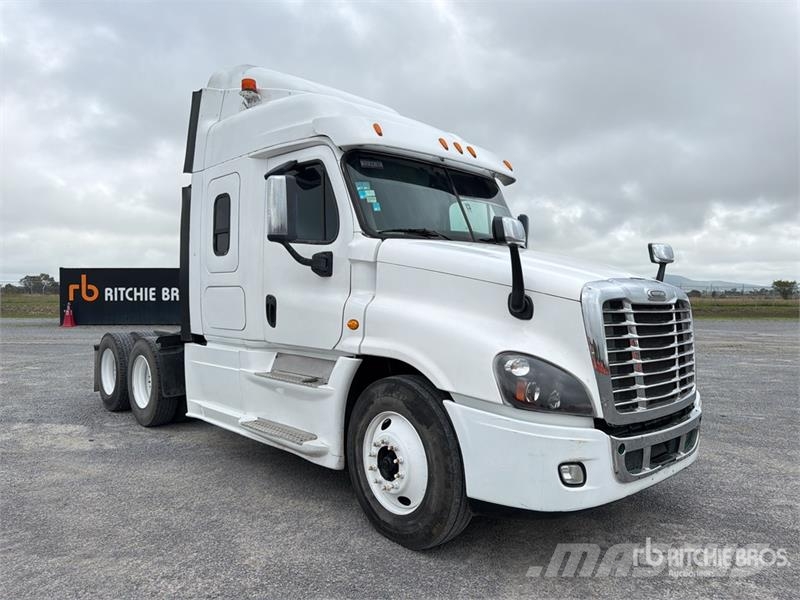 Freightliner Cascadia 125 6x4 Tractocamion con Dormitorio / T/A Naudoti vilkikai