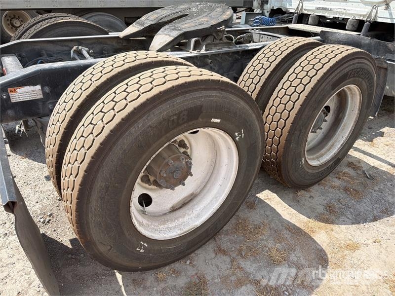 Freightliner Cascadia 125 6x4 Tractocamion con Dormitorio / T/A Cabezas tractoras