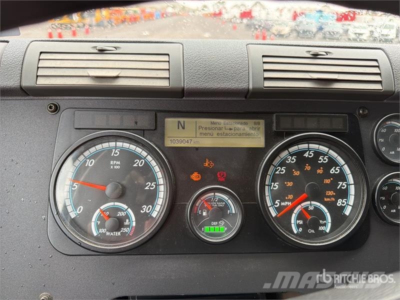Freightliner Cascadia 125 6x2 Tractocamion con Dormitorio / T/A Sadulveokid