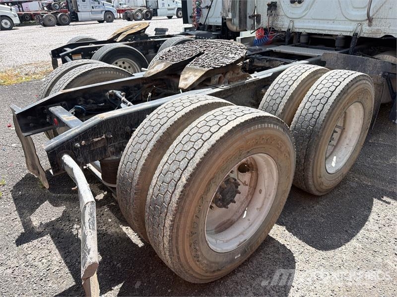Freightliner Cascadia 125 6x4 Tractocamion con Dormitorio / T/A Cabezas tractoras