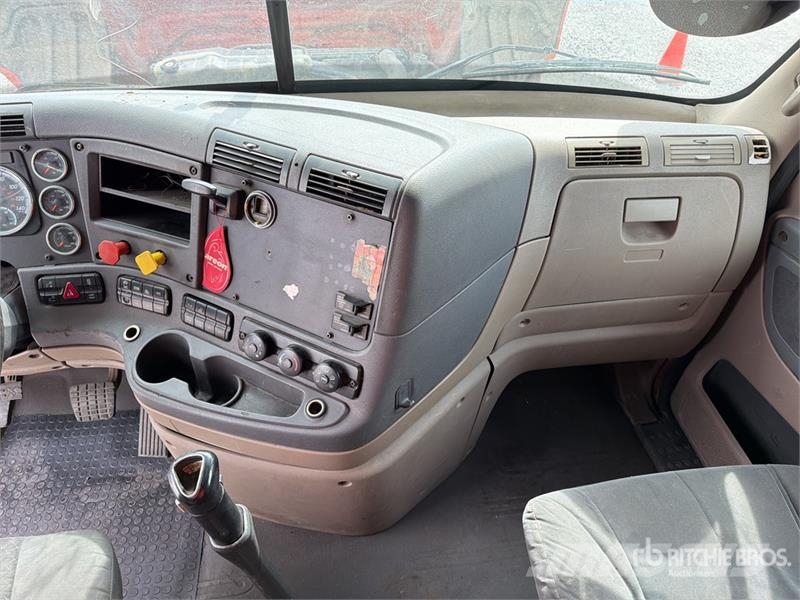 Freightliner Cascadia 125 6x4 Tractocamion con Dormitorio / T/A Motrici e Trattori Stradali