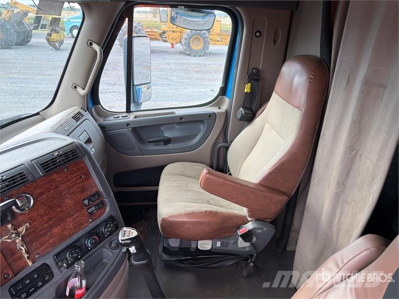 Freightliner Cascadia 125 6x4 Tractocamion con Dormitorio / T/A Седельные тягачи