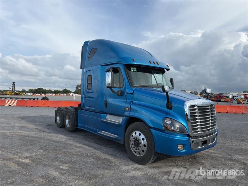 Freightliner Cascadia 125 6x4 Tractocamion con Dormitorio / T/A Седельные тягачи