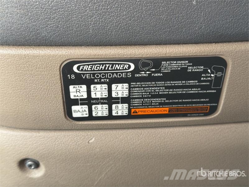 Freightliner Cascadia 125 6x4 Tractocamion con Dormitorio / T/A Nyergesvontatók