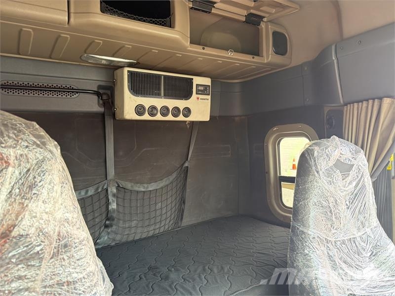 Freightliner Cascadia 125 6x4 Tractocamion con Dormitorio / T/A Motrici e Trattori Stradali