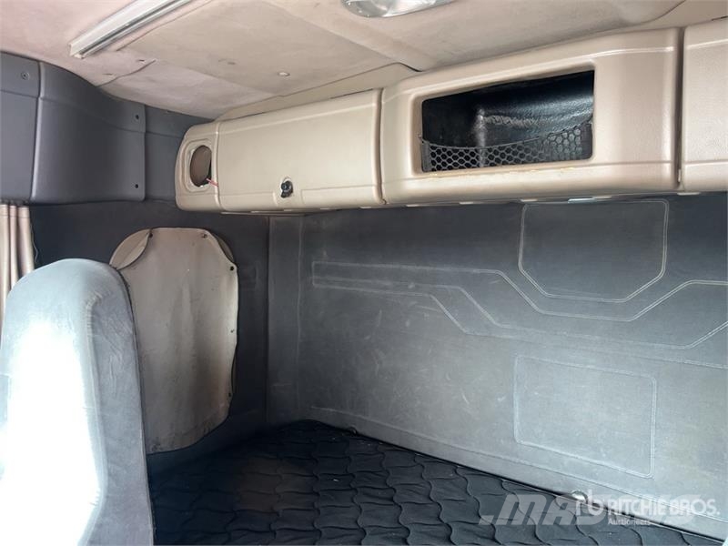 Freightliner Cascadia 125 6x4 Tractocamion con Dormitorio / T/A Motrici e Trattori Stradali