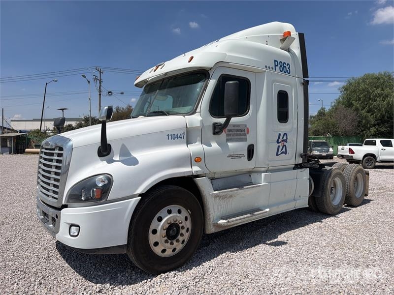 Freightliner Cascadia 125 6x4 Tractocamion con Dormitorio / T/A Cabezas tractoras