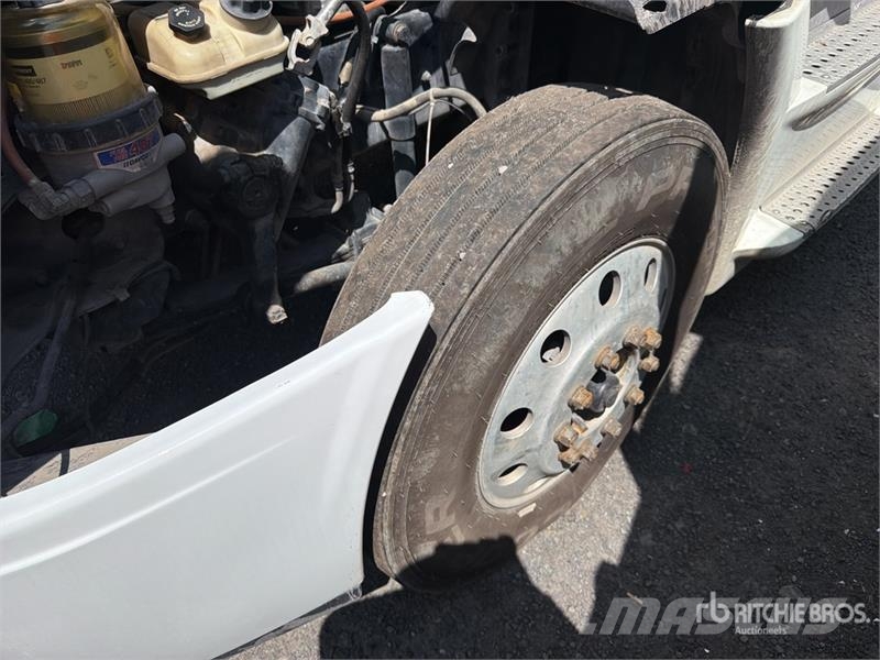 Freightliner Cascadia 125 6x4 Tractocamion con Dormitorio / T/A Cabezas tractoras