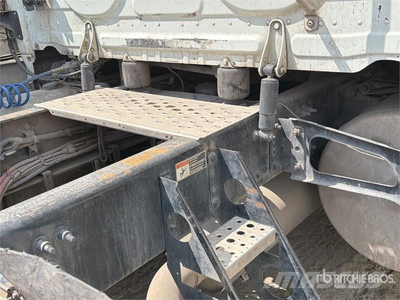 Freightliner Cascadia 125 6x4 Tractocamion con Dormitorio / T/A Cabezas tractoras