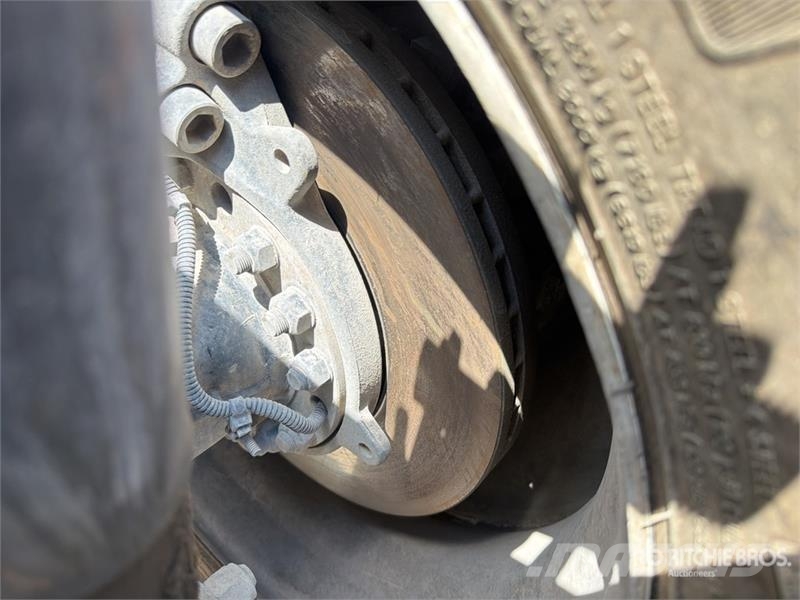 Freightliner Cascadia 125 6x4 Tractocamion con Dormitorio / T/A Cabezas tractoras