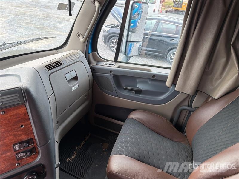 Freightliner Cascadia 125 6x4 Tractocamion con Dormitorio / T/A Nyergesvontatók