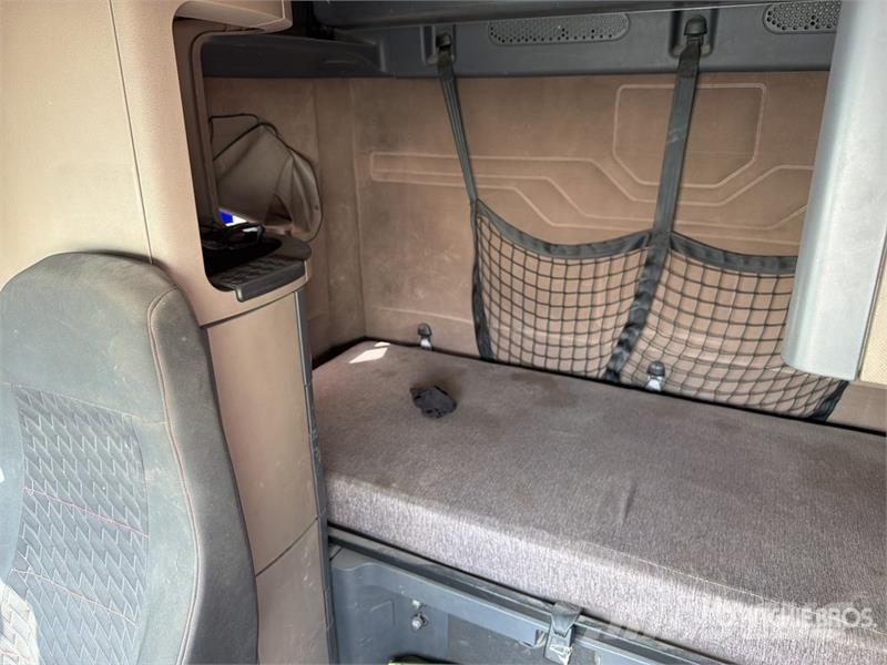 Freightliner Cascadia 125 6x2 Tractocamion con Dormitorio / T/A Cabezas tractoras