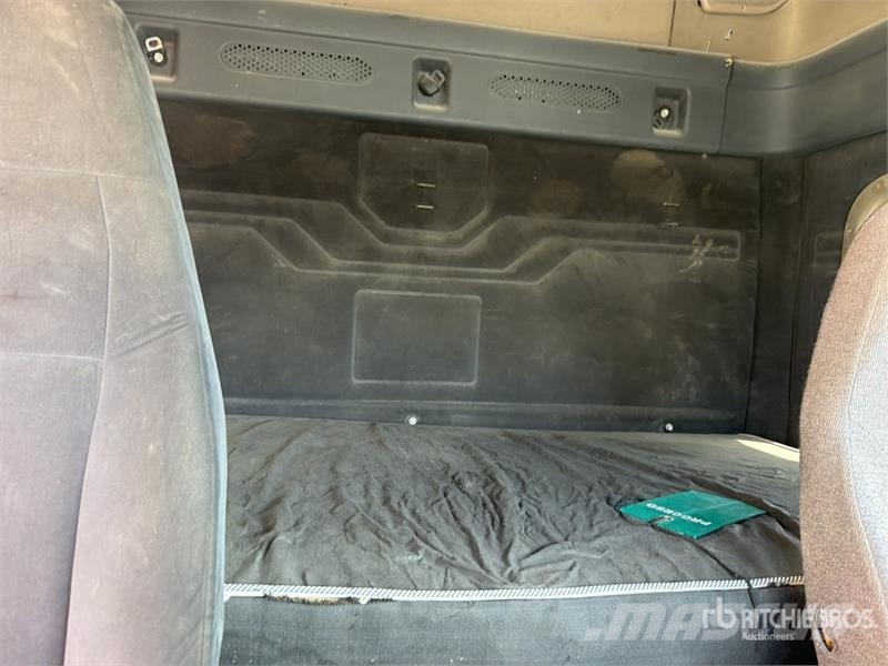 Freightliner Cascadia 125 6x4 Tractocamion con Dormitorio / T/A Cabezas tractoras