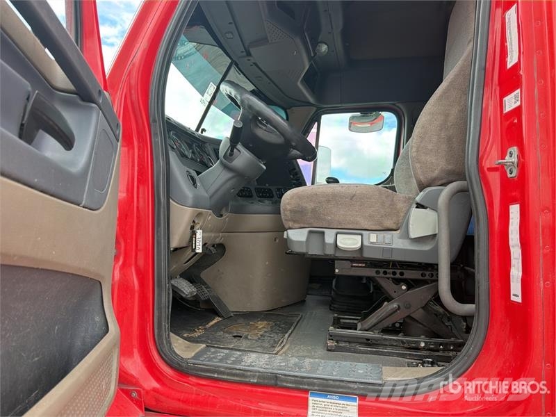 Freightliner Cascadia 125 6x4 Tractocamion con Dormitorio / T/A Tractor Units