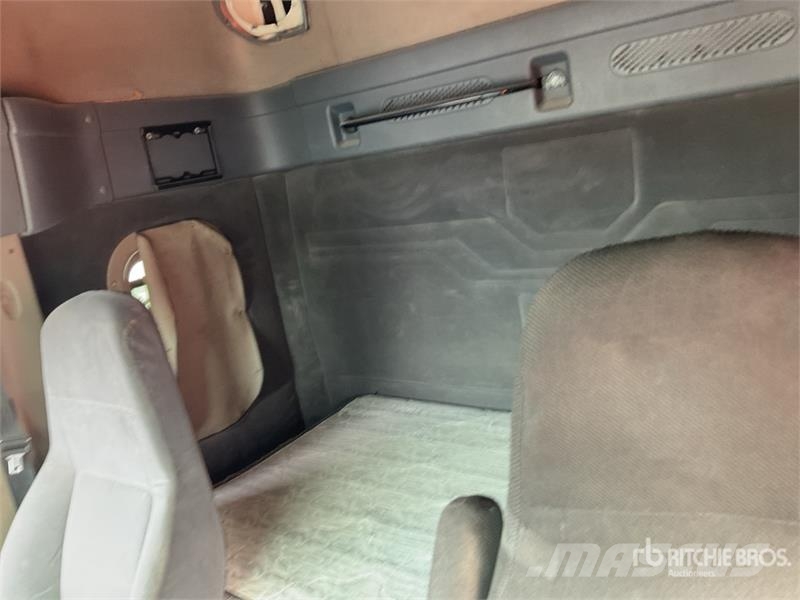Freightliner Cascadia 125 6x4 Tractocamion con Dormitorio / T/A Motrici e Trattori Stradali