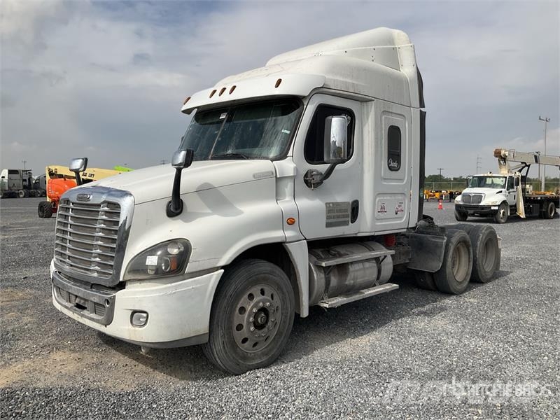 Freightliner Cascadia 125 6x4 Tractocamion con Dormitorio / T/A Motrici e Trattori Stradali