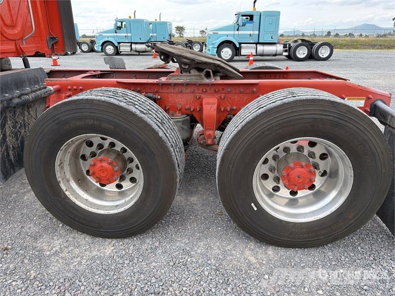 Freightliner Cascadia 125 6x4 Tractocamion con Dormitorio / T/A Motrici e Trattori Stradali