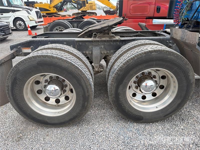 Freightliner Cascadia 125 6x4 Tractocamion con Dormitorio / T/A Nyergesvontatók