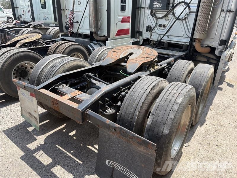 Freightliner Cascadia 125 6x4 Tractocamion con Dormitorio / T/A Cabezas tractoras