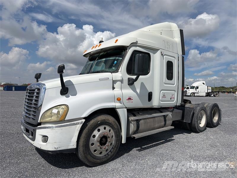 Freightliner Cascadia 6x4 Tractocamion con Dormitorio / T/A Sle Tractor Units