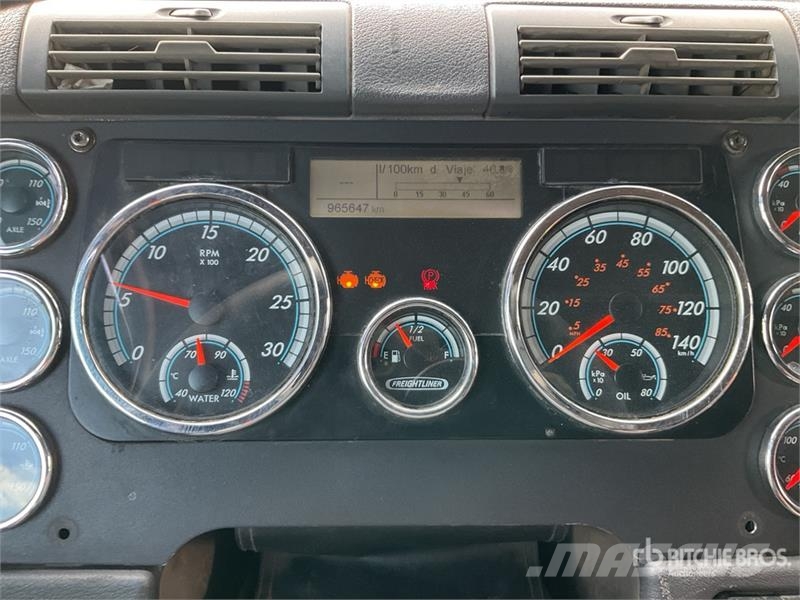Freightliner Cascadia 125 6x4 Tractocamion con Dormitorio / T/A Tegljači