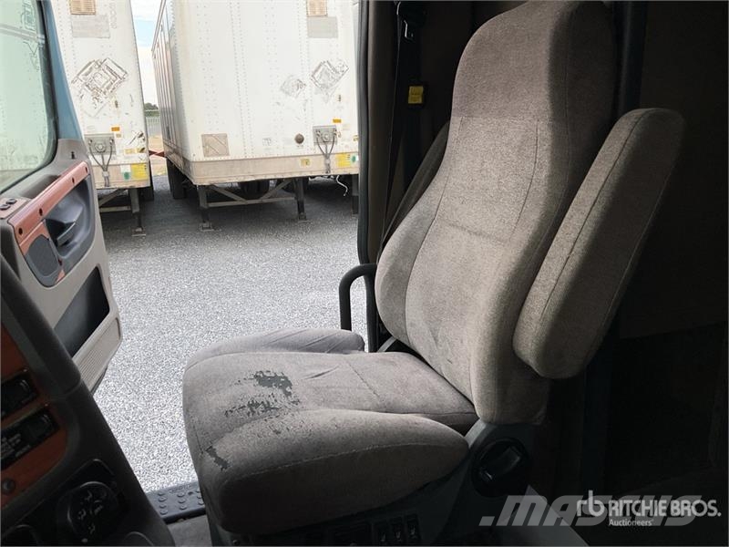 Freightliner Cascadia 6x4 Tractocamion con Dormitorio / T/A Sle Naudoti vilkikai