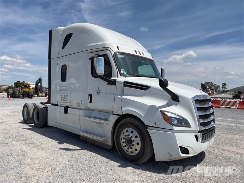 Freightliner Cascadia 126 6x4 Tractocamion con Dormitorio / T/A Tracteur routier