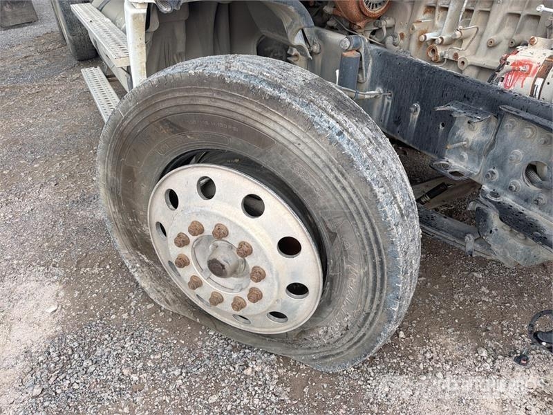 Freightliner Cascadia 125 6x4 Tractocamion con Dormitorio (SOLO Vilcēji