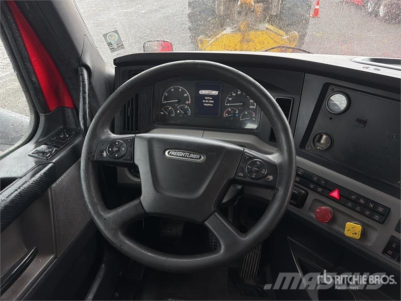 Freightliner Cascadia 126 6x4 Tractocamion con Dormitorio / T/A Sattelzugmaschinen