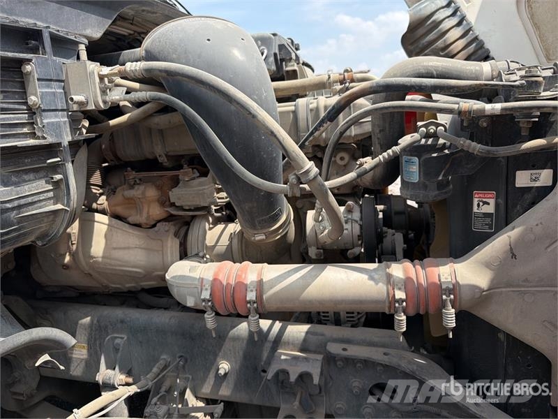 Freightliner Cascadia 125 6x4 Tractocamion con Dormitorio / T/A Cabezas tractoras