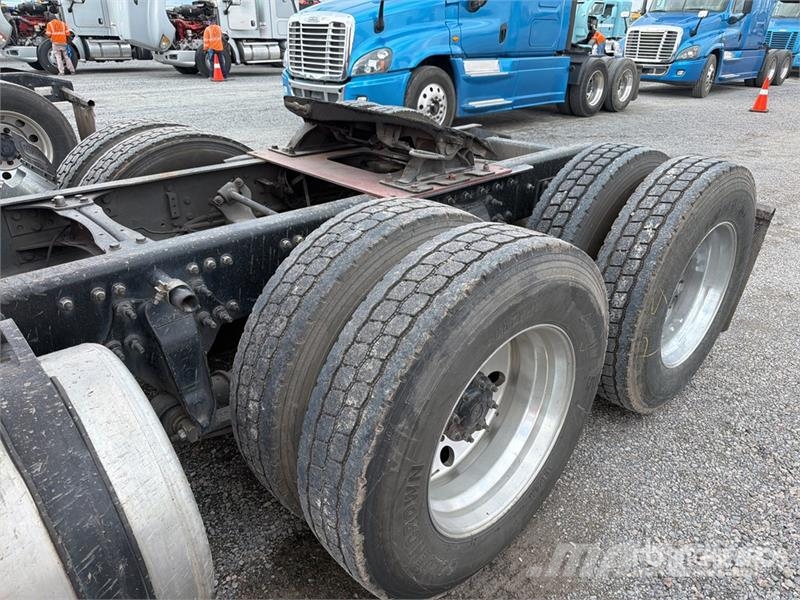 Freightliner Cascadia 125 6x4 Tractocamion con Dormitorio / T/A Naudoti vilkikai